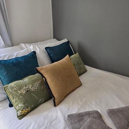 Spacious 4Br Home Near Abba Stadium Tube -Zone 2 Londres Exterior foto